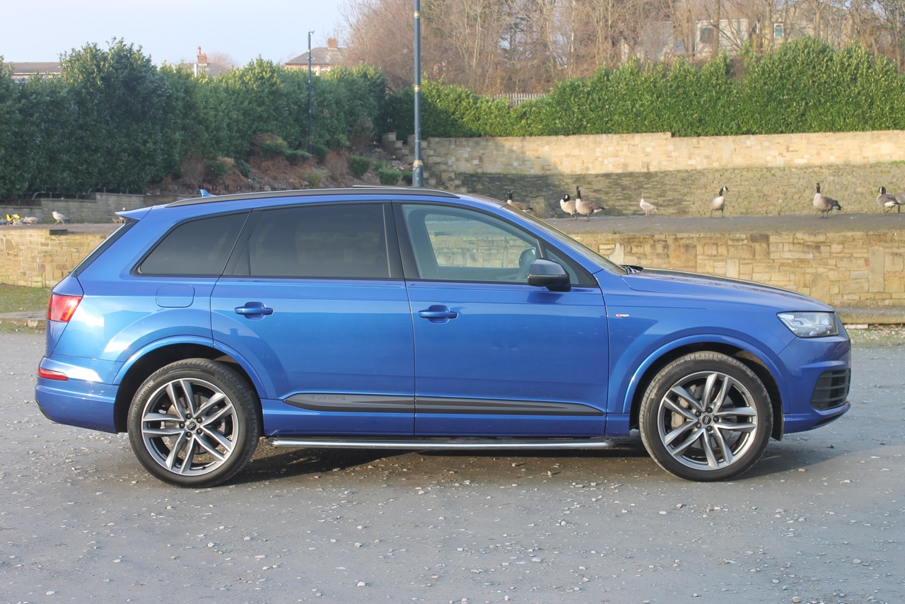 AUDI Q7 Limo Hire Manchester