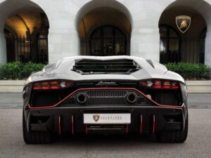 Lamborghini Aventador (Sports Car) 1