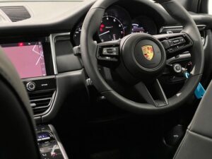 Porsche Macan (Exclusive Hire) 3