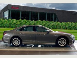 Audi A8 (Limo Hire) 12